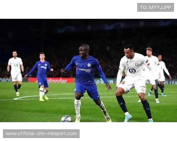 切尔西锋线的无球跑位专项训练，制造禁区空档成任务