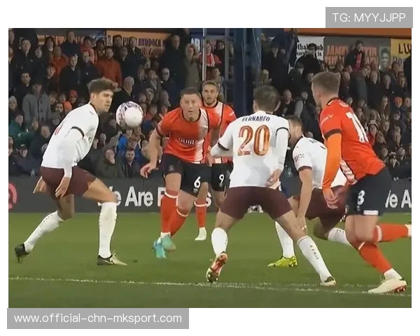 曼城德布劳内助攻哈兰德中路破门：一脚传球撬动整场比赛